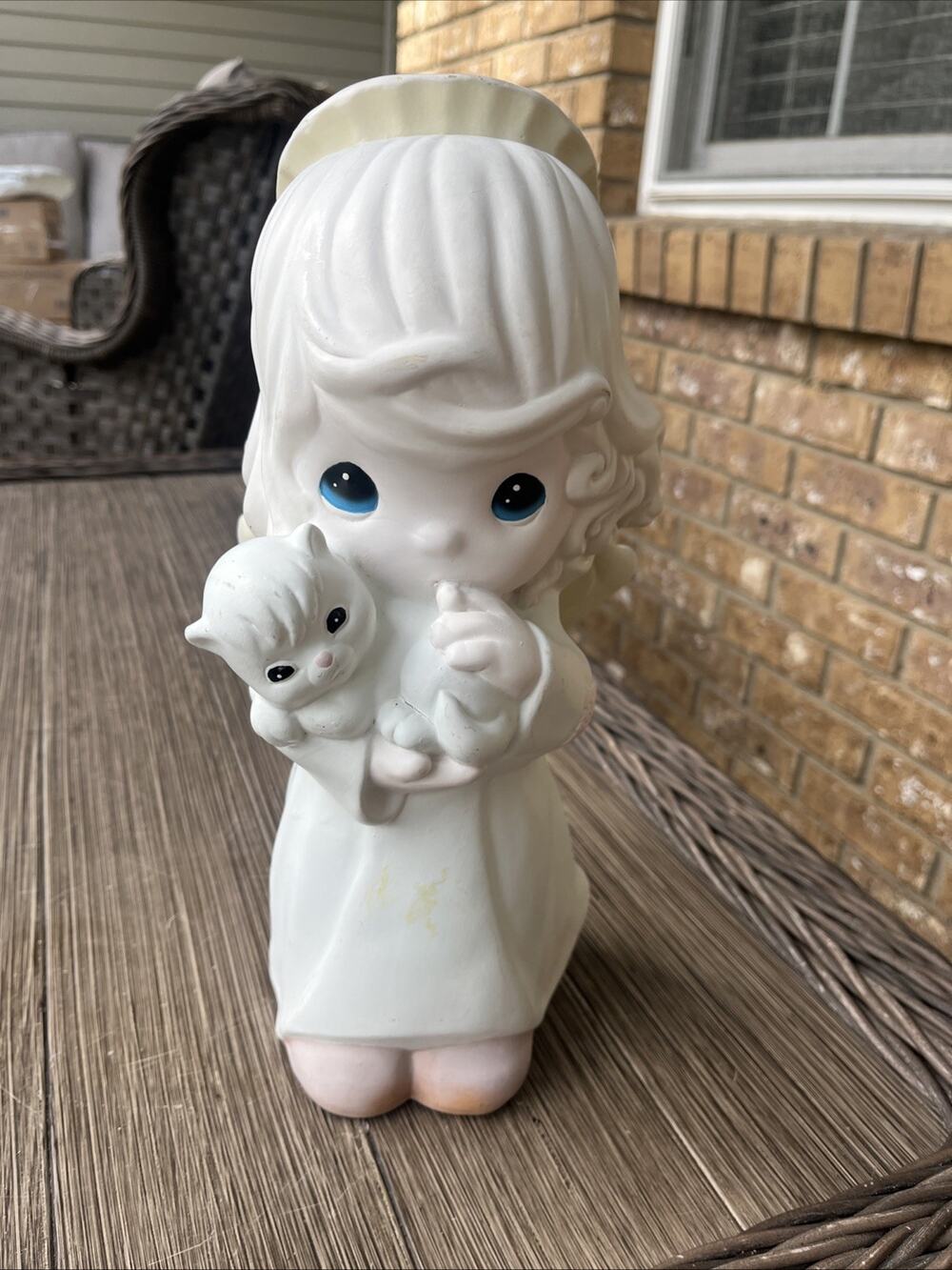 PRECIOUS MOMENTS ANGEL HOLGING CAT GARDEN STATUE 13" 2001